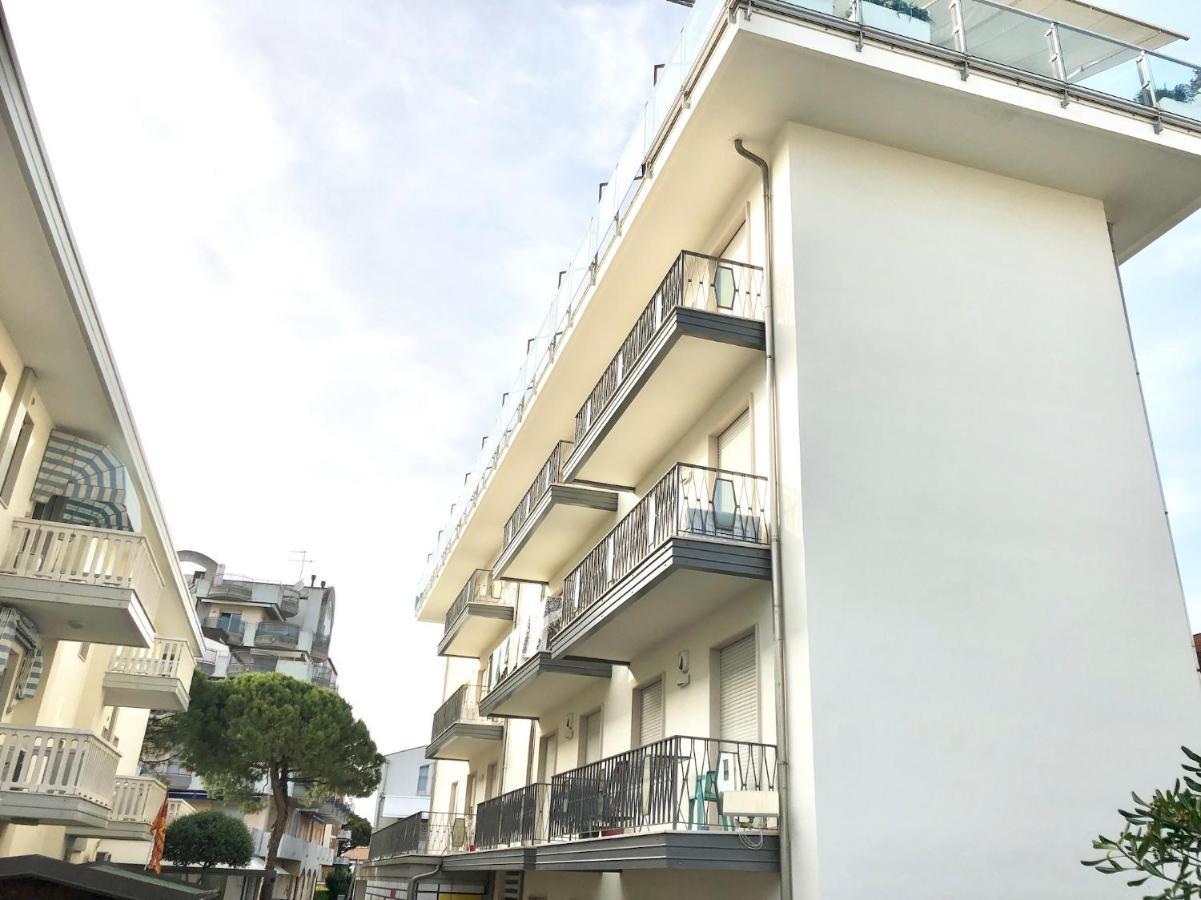 Appartamenti Cristina Carraro Immobiliare - Family Apartments Лидо-ди-Езоло Экстерьер фото