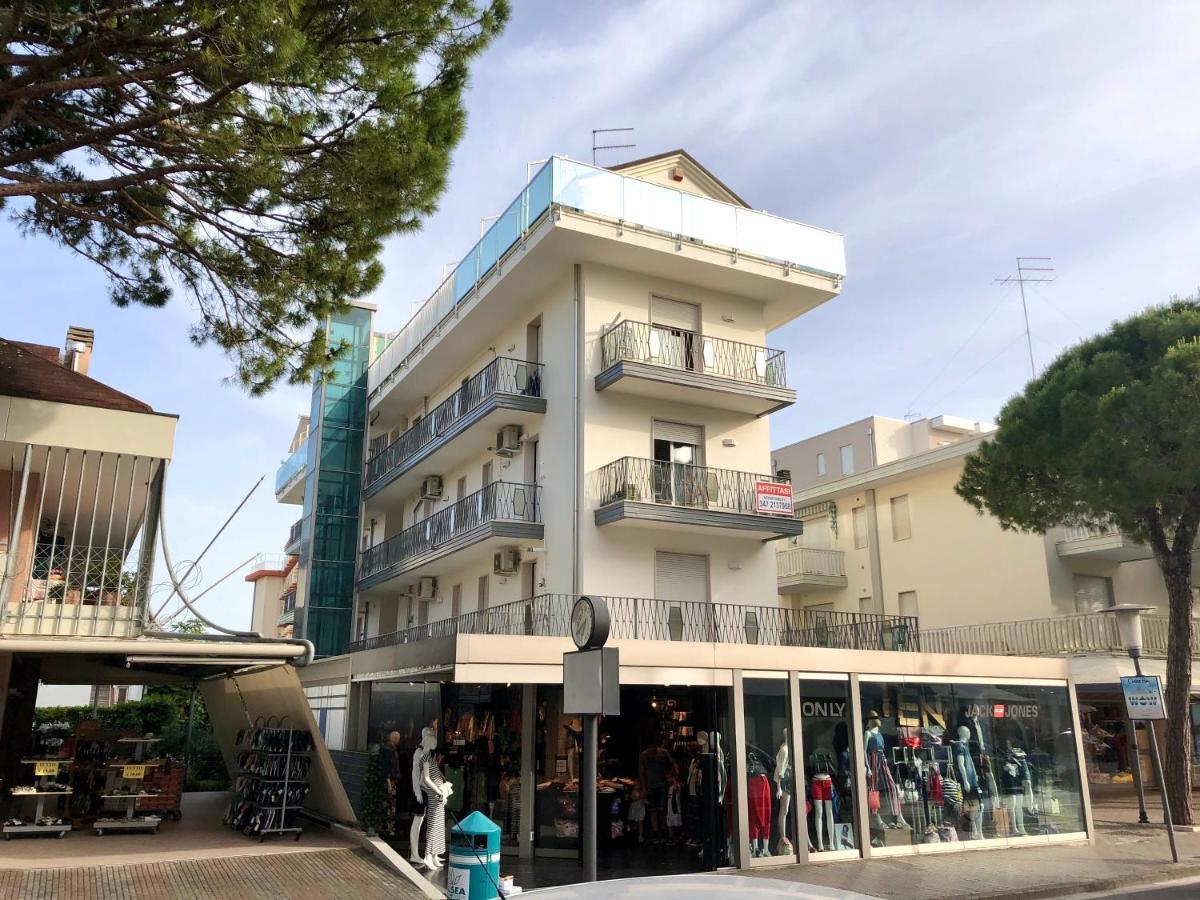Appartamenti Cristina Carraro Immobiliare - Family Apartments Лидо-ди-Езоло Экстерьер фото