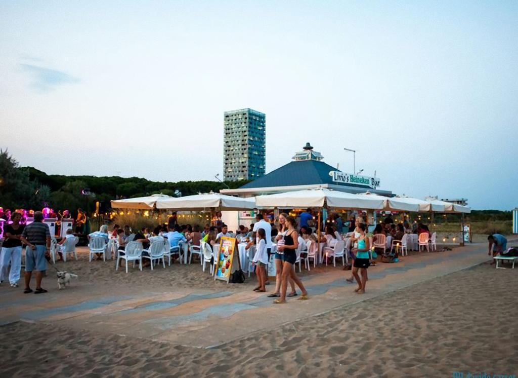 Appartamenti Cristina Carraro Immobiliare - Family Apartments Лидо-ди-Езоло Экстерьер фото