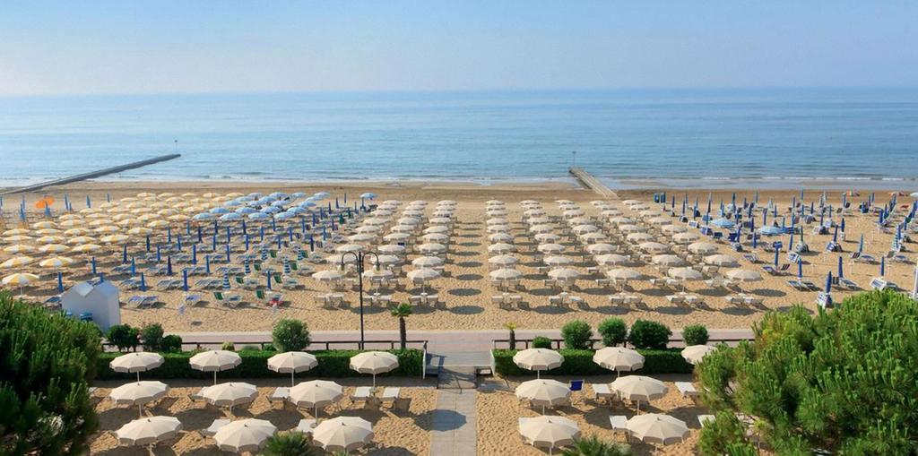 Appartamenti Cristina Carraro Immobiliare - Family Apartments Лидо-ди-Езоло Экстерьер фото